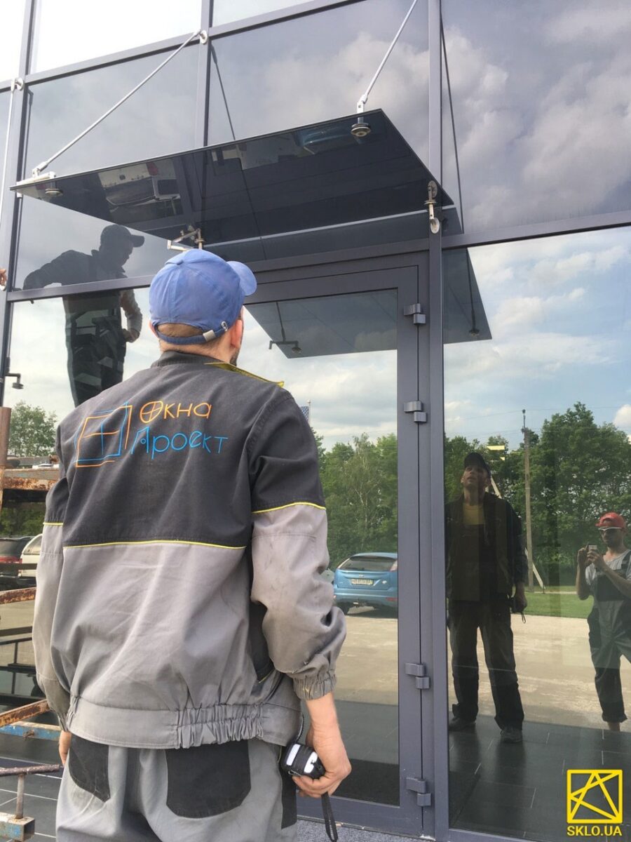 Стеклянный навес на стальных тросах: фото #00005