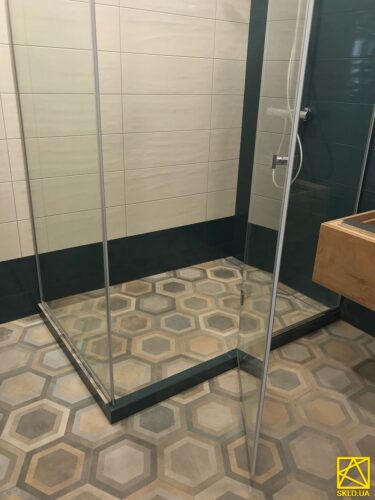 Стеклянная душевая перегородка: фото #00817